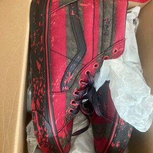 Vans House Of Terror Sk8-Hi (Size 8.5M)